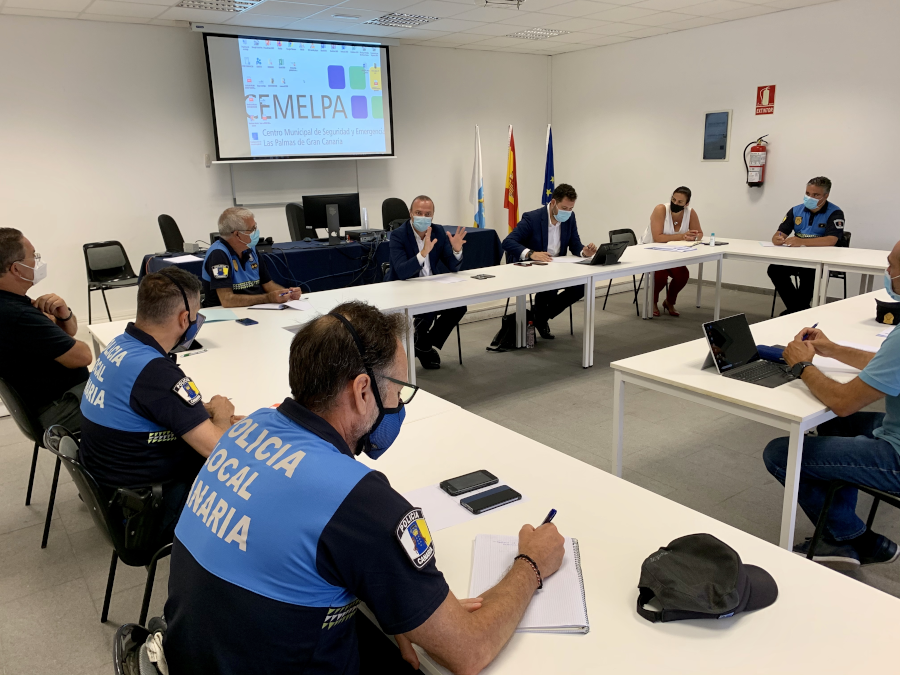 El Ayuntamiento amplía el plan de medidas para prevenir el virus y refuerza la vigilancia policial