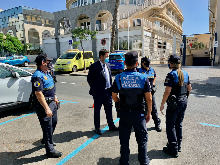 La Policía Local garantiza las medidas de seguridad durante el cribaje de COVID-19 en el barrio de La Isleta