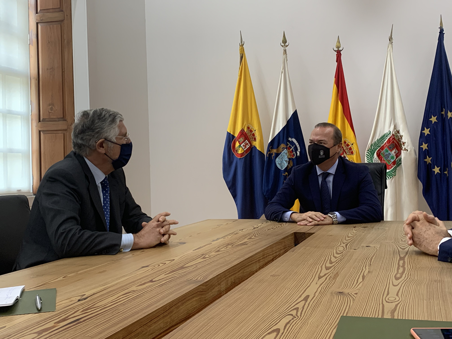 Augusto Hidalgo mantiene un encuentro con el embajador de Portugal en España