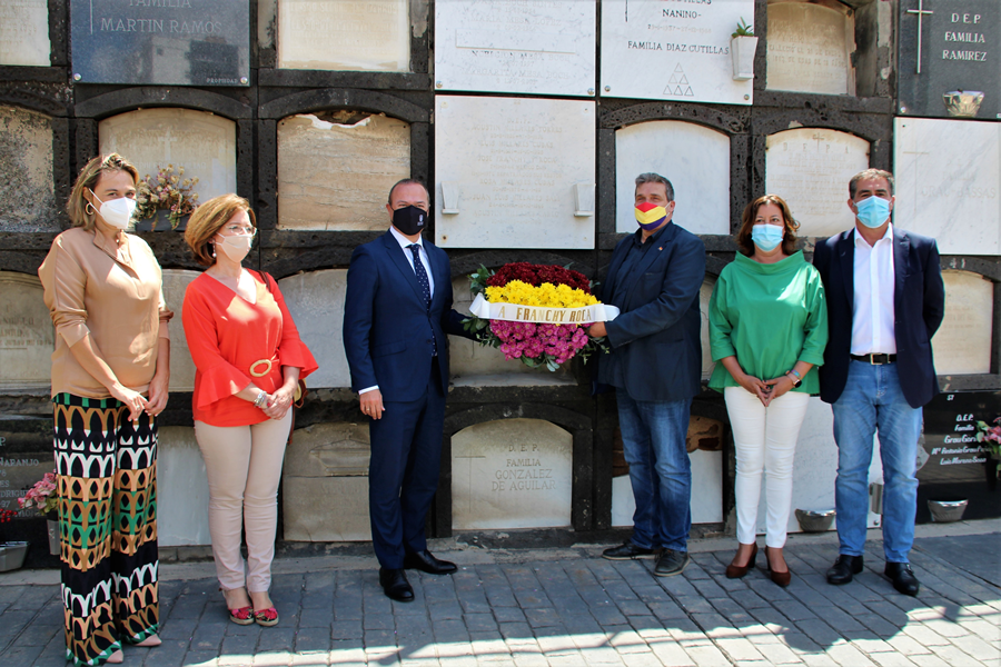 El Ayuntamiento homenajea a José Franchy Roca en el 90º aniversario de la proclamación de la II República