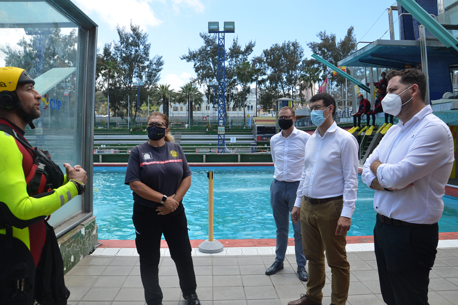 El Ayuntamiento mejora la formación en técnicas de rescate acuático del Cuerpo de Bomberos