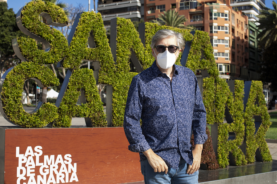 «Al otro lado del mundo», el viaje de David Trueba a la frontera de Melilla para radiografiar el fracaso de la valla