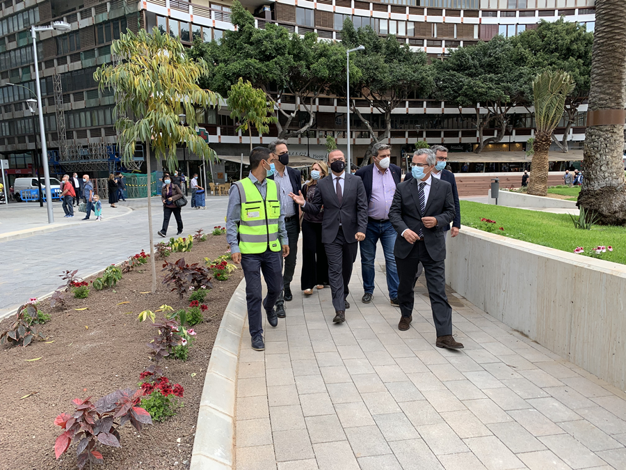 El Ayuntamiento recupera la Plaza de España para la ciudadanía creando un espacio peatonal y verde de 5.000 metros cuadrados