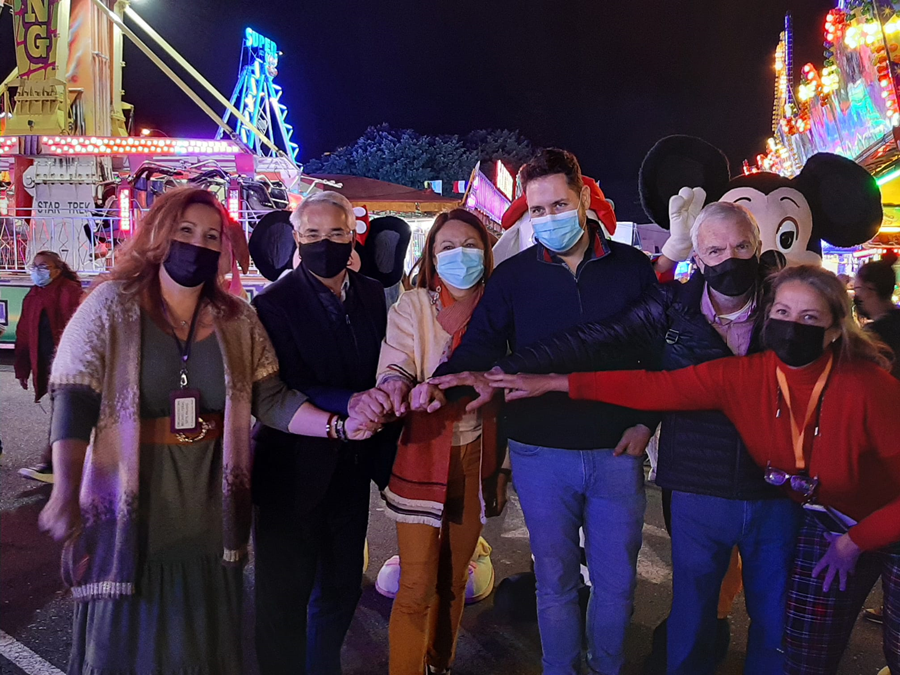 El Ayuntamiento y la Asociación de Feriantes invitan a medio centenar de niños y niñas de la ciudad a disfrutar de la Feria de Navidad