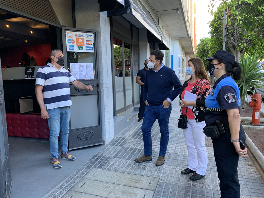 La Policía de Participación Ciudadana analiza las demandas de los comerciantes de Siete Palmas