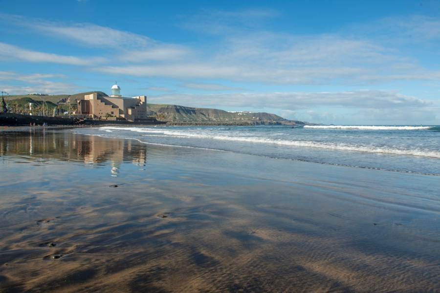 Viajes National Geographic incluye a Las Canteras entre las playas urbanas imprescindibles en España