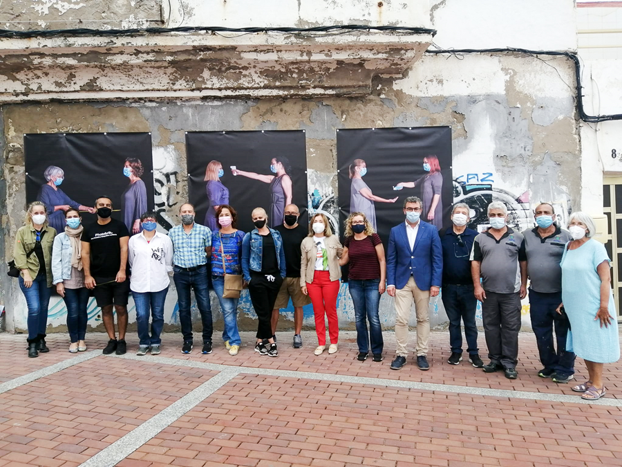 La Universidad Popular expone el papel de la mujer en la pandemia a través de un itinerario de imágenes por las calles de Guanarteme