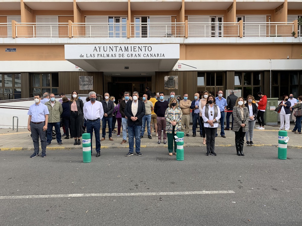 Minuto de silencio en el Ayuntamiento de Las Palmas de Gran Canaria