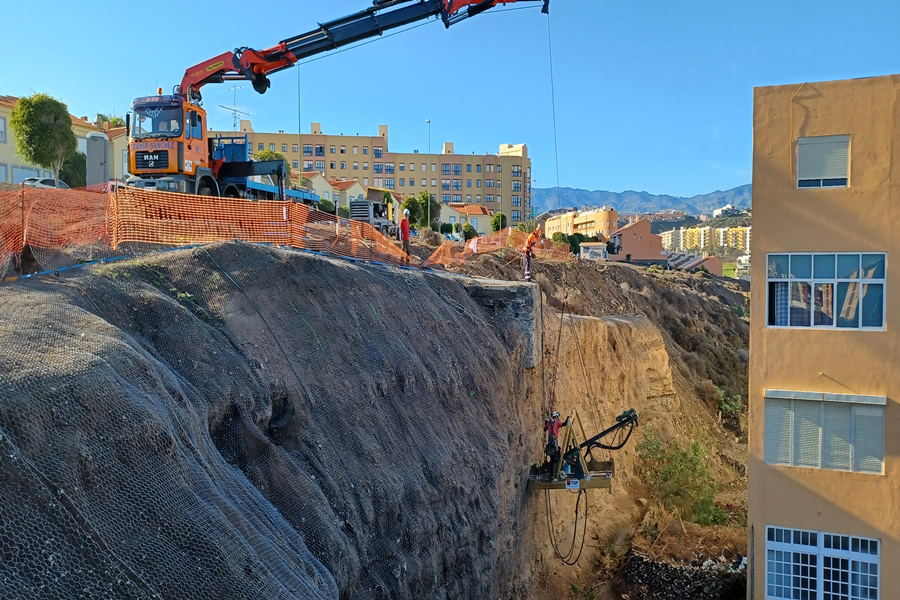 El Ayuntamiento rehabilita cinco muros de contención con una inversión de 1,7 millones