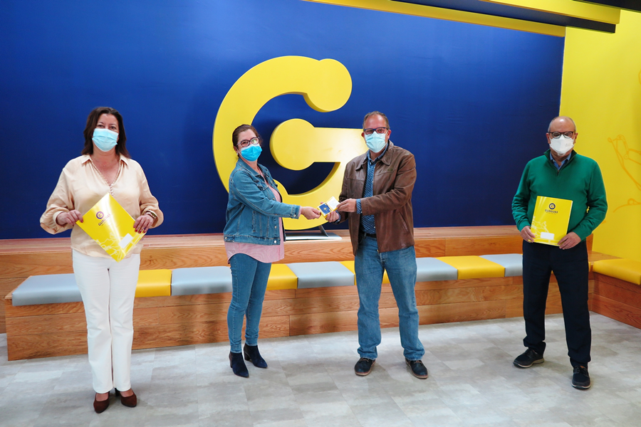 Guaguas Municipales coopera con la Congregación Oblatas para facilitar la movilidad de las usuarias del programa Daniela