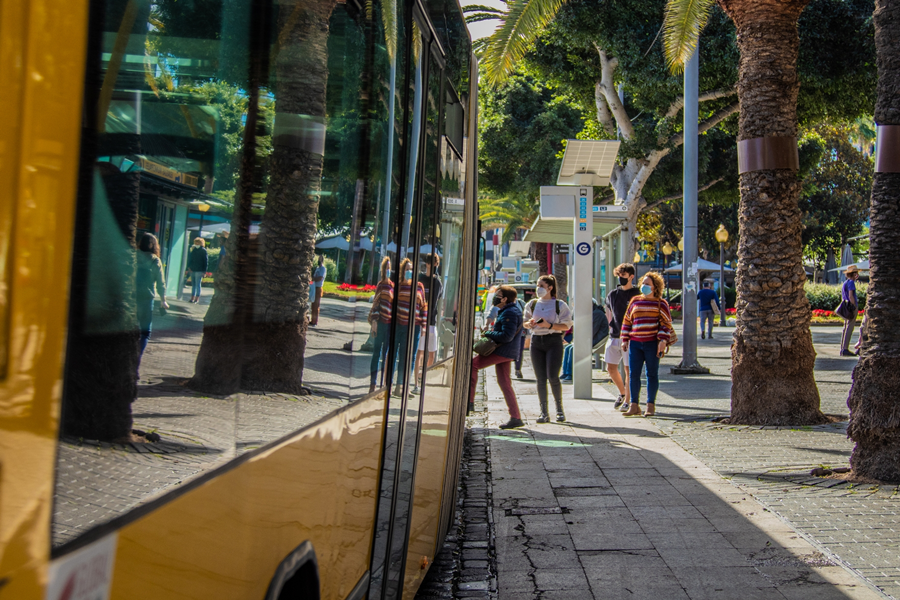 Guaguas Municipales consolida sus medidas preventivas tras activarse en Gran Canaria el segundo nivel de alerta frente al covid-19