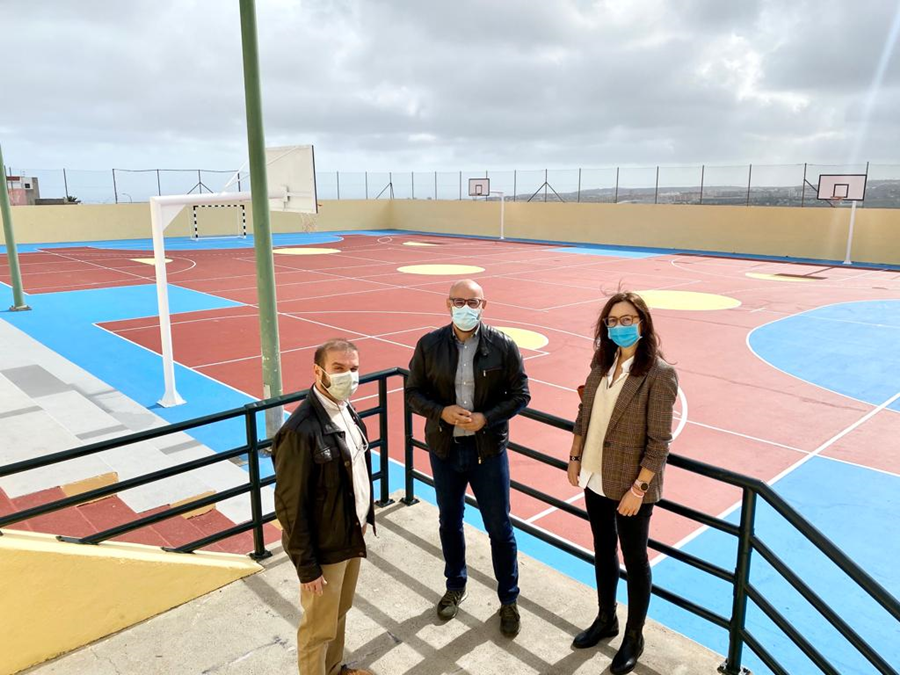 El IMD moderniza con una inversión de 41.000 euros la pista deportiva de Los Giles