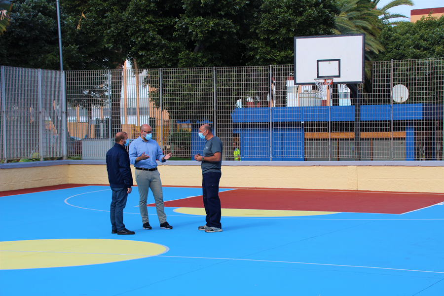 El Instituto Municipal de Deportes concluye la remodelación de la pista deportiva de la Plaza Don Benito