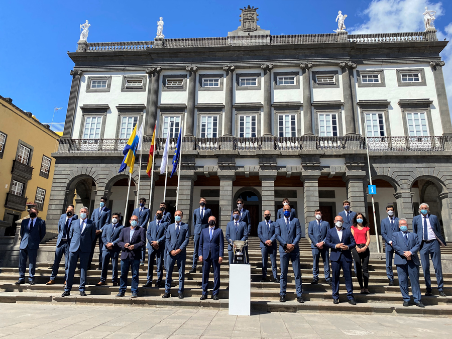 El Ayuntamiento felicita al Club Voleibol Guaguas tras conquistar la Superliga masculina