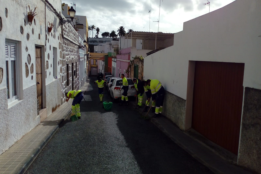 El Ayuntamiento impulsa una limpieza integral en los barrios de Ciudad del Campo y San Lorenzo
