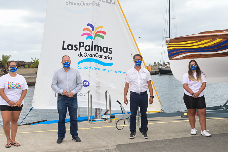 La ciudad lleva a la Península un bote de vela latina canaria para promocionar el destino a través de su deporte vernáculo