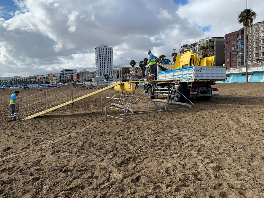Ciudad de Mar retira temporalmente las torres de vigilancia de Las Alcaravaneras y La Laja para garantizar su conservación en época de baja ocupación