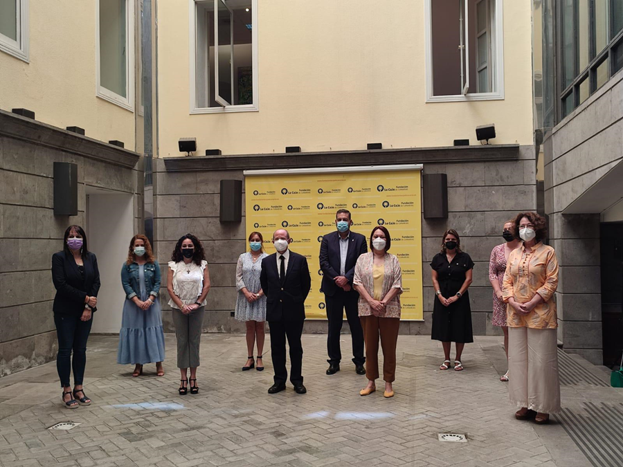 El Ayuntamiento facilitará ayudas a 242 familias para la adquisición de material escolar mediante un convenio con la Fundación La Caja de Canarias
