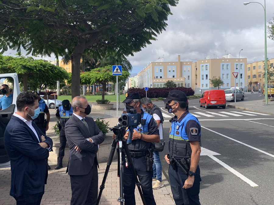 El Ayuntamiento amplía los equipos de la Policía Local destinados a garantizar la seguridad vial con un nuevo drogotest y un radar de última generación