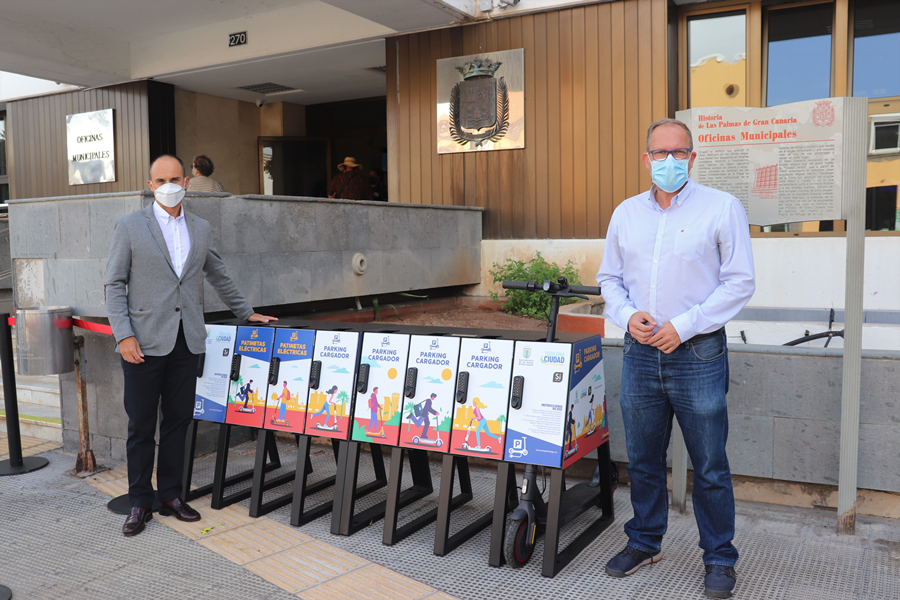 El Ayuntamiento instala ocho puntos de estacionamiento y recarga de patinetas eléctricas en las oficinas municipales