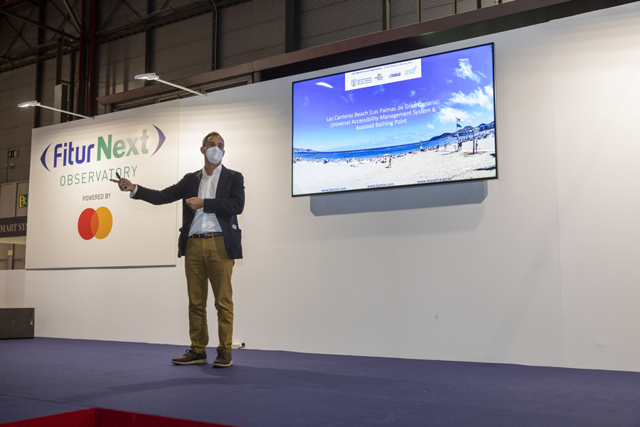 El Ayuntamiento de Las Palmas de Gran Canaria comparte en el marco de FITUR 2021 con los miembros del grupo de trabajo de Turismo Accesible de este organismo internacional, el sistema de gestión y el servicio de baño asistido puesto en marcha por Ciudad de Mar