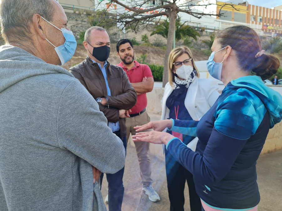 Hidalgo explica a los vecinos de Emilio Arrieta el proyecto urbanístico para la rehabilitación verde de viviendas