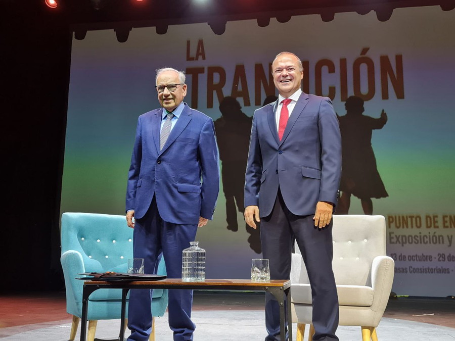 Alfonso Guerra explica que la Transición fue ¿una ruptura pactada¿ en el ciclo sobre este periodo que organiza el Ayuntamiento