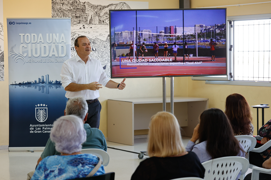 Hidalgo presenta a los residentes de Casablanca III los proyectos más importantes para el distrito Centro y la ciudad