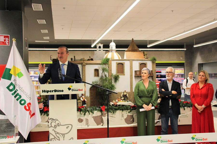 Hidalgo asiste a la inauguración del tradicional Belén Solidario de Hiperdino