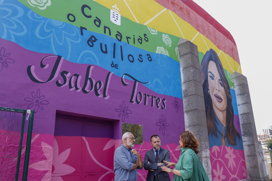 El Ayuntamiento coloca una placa conmemorativa en el mural dedicado a la actriz Isabel Torres