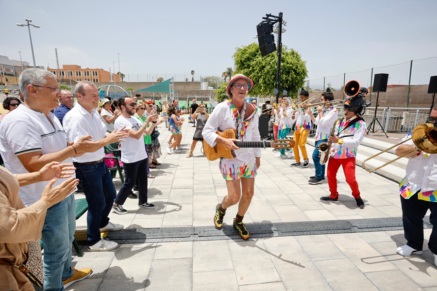 El Ayuntamiento culmina los actos de celebración del 50 aniversario de Lomo Blanco con un concierto a cargo del artista Arístides Moreno