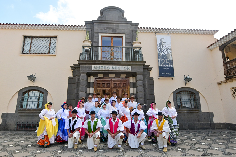 El Pueblo Canario vuelve a encontrarse con la música y los bailes folclóricos