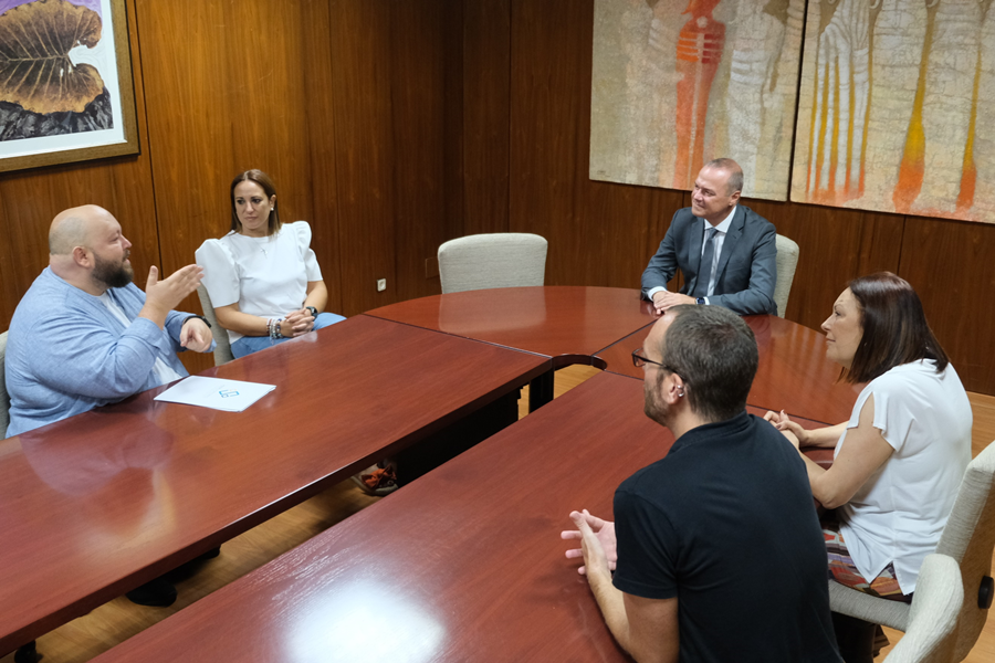 Hidalgo mantiene un encuentro con la Asociación de Personas Sordas de la Provincia de Las Palmas