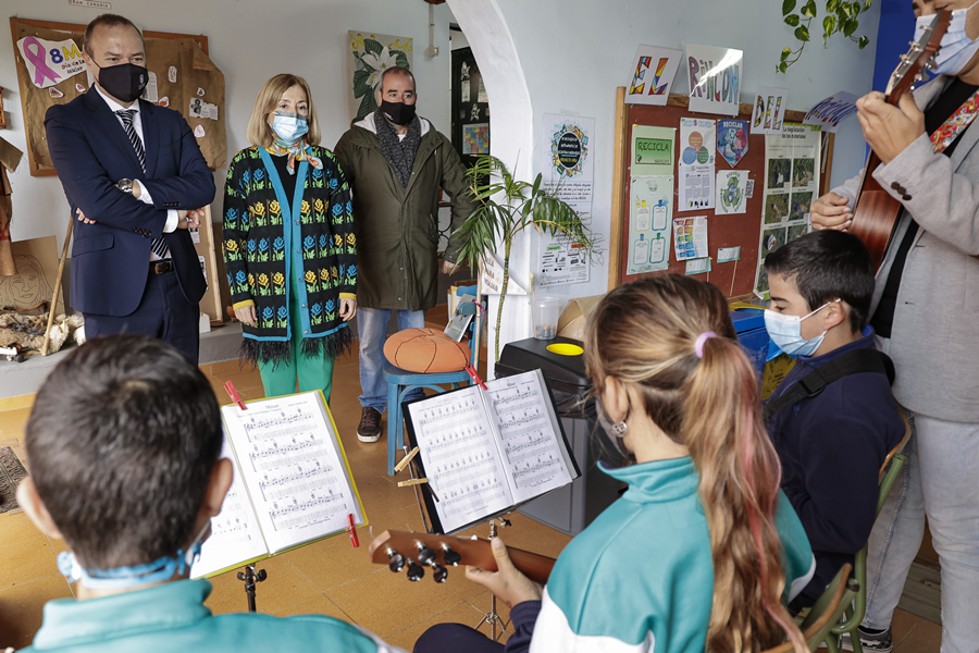 El Ayuntamiento invierte 48.000 euros en 2022 en la mejora del CEIP Los Altos en su firme apuesta por las escuelas unitarias del municipio