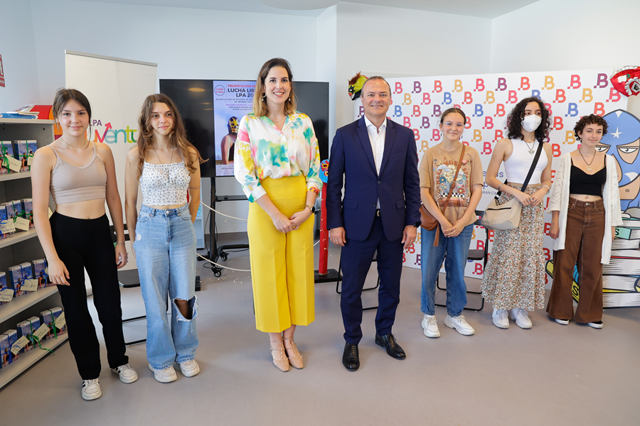 El Ayuntamiento presenta el libro que contiene las historias del campeonato de improvisación de jóvenes de la ciudad 'Luchalibrito'