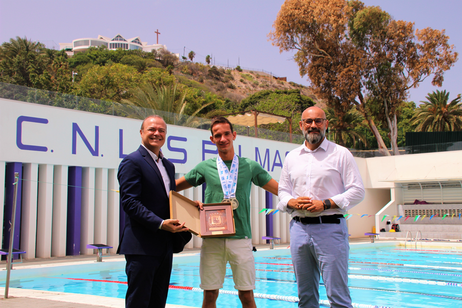El Ayuntamiento felicita al nadador Fernando Díaz del Río tras lograr dos medallas de plata en natación artística en los Europeos de Roma