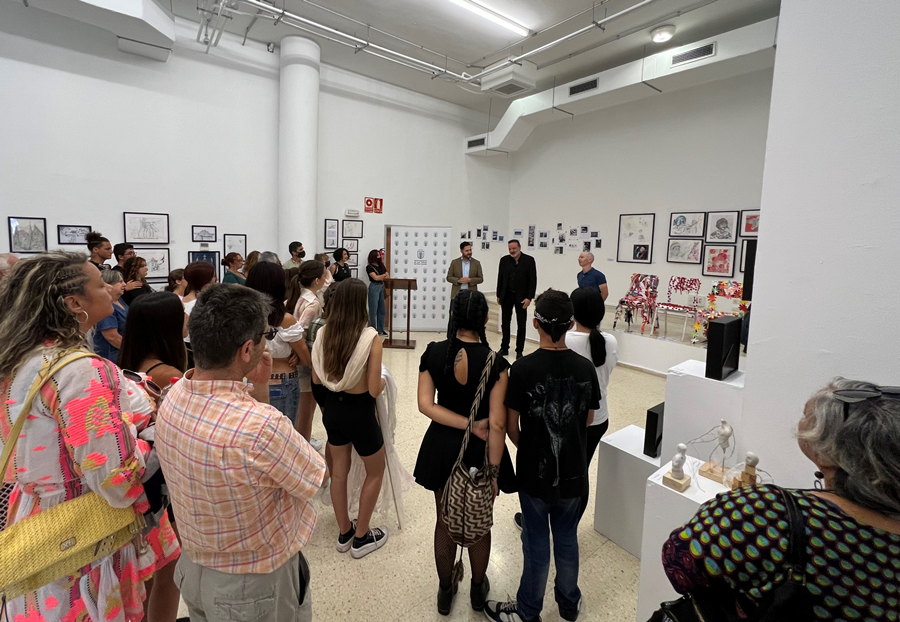 Estudiantes del IES Schamann exhiben la exposición 'Somos vida' en Ciudad Alta