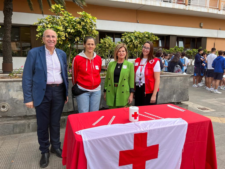 El Ayuntamiento se suma a la celebración del 'Día de la Banderita' de Cruz Roja, dedicado este año a combatir la pobreza energética