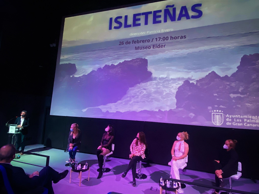 [NOTICIAS] Imágenes 2022El Ayuntamiento pone en valor la diversidad histórica y el impulso a los derechos LGTBI+ en La Isleta con una nueva proyección del reportaje 'Isleteñas' en el Museo Elder