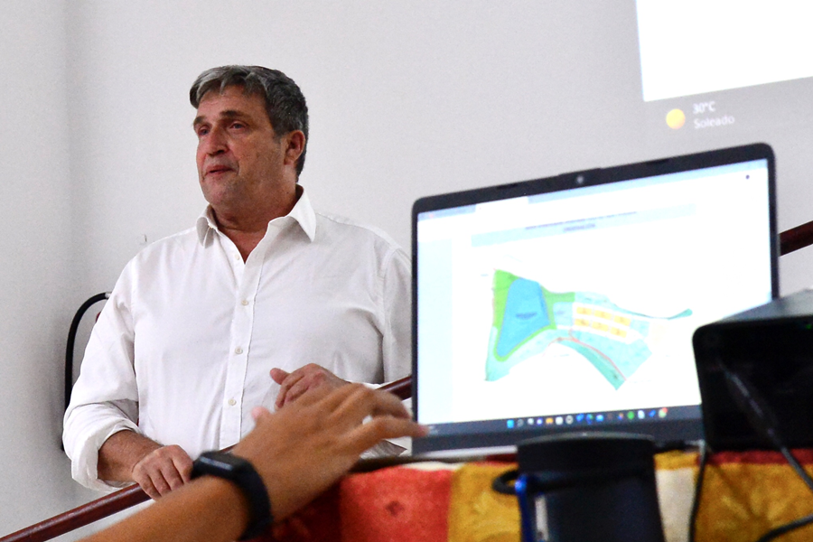 Doreste presenta a vecinos de Piletas e Isla Perdida una propuesta de reordenación del suelo que incluye la creación de un cinturón verde