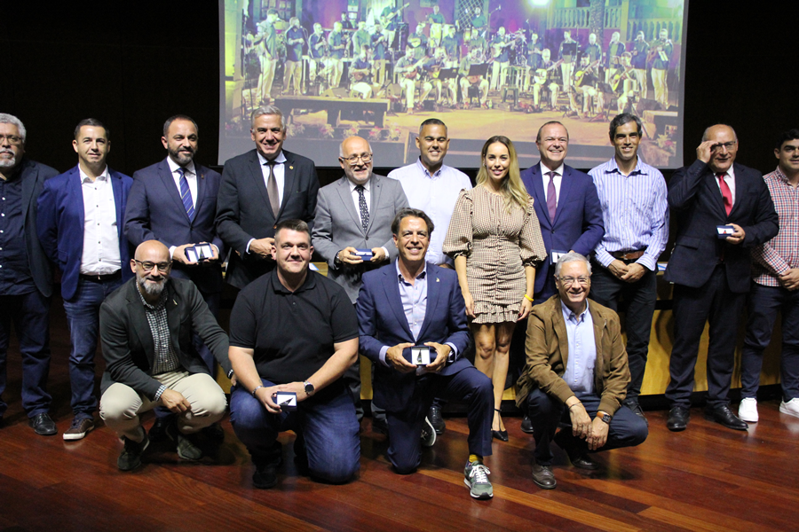 Hidalgo recibe el Tomás Morales de Oro concedido al IMD en la Clausura del 90ª Aniversario del histórico bote de vela latina