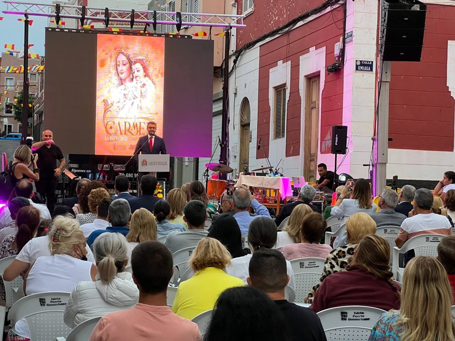 Arrancan las fiestas del Carmen con fuegos artificiales, pasacalles y la lectura del pregón