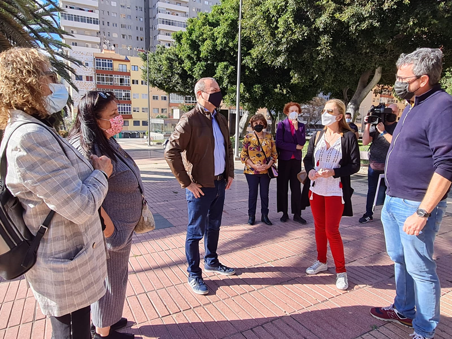 Hidalgo evalúa junto a los vecinos de ¿Madera y Corcho¿ las actuaciones realizadas por el Ayuntamiento y las propuestas vecinales de mejora
