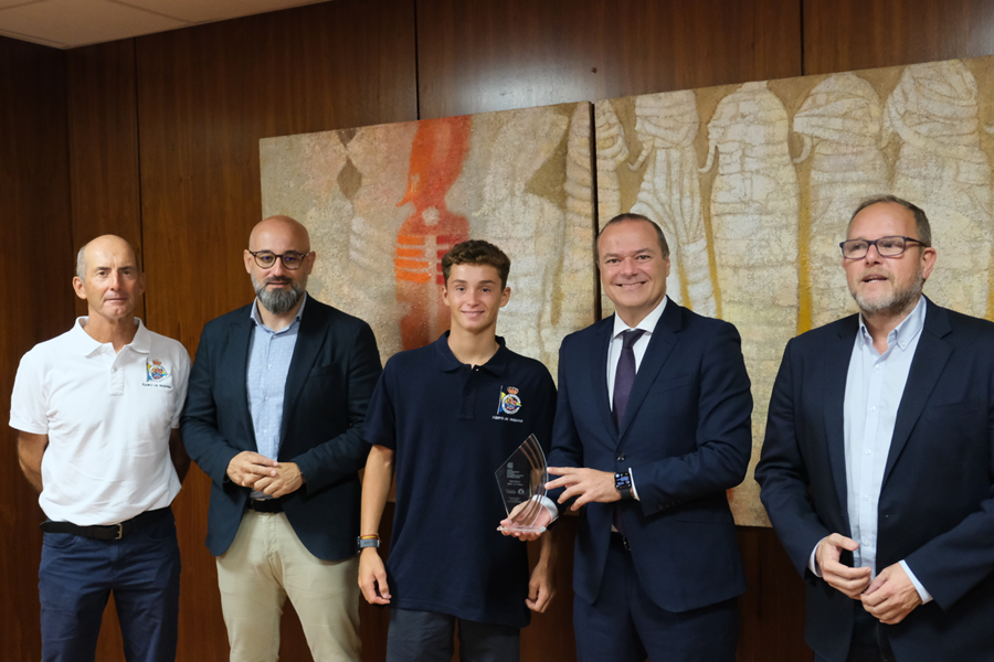 Hidalgo felicita al regatista grancanario Bruno Bárbara tras lograr el título mundial sub 17