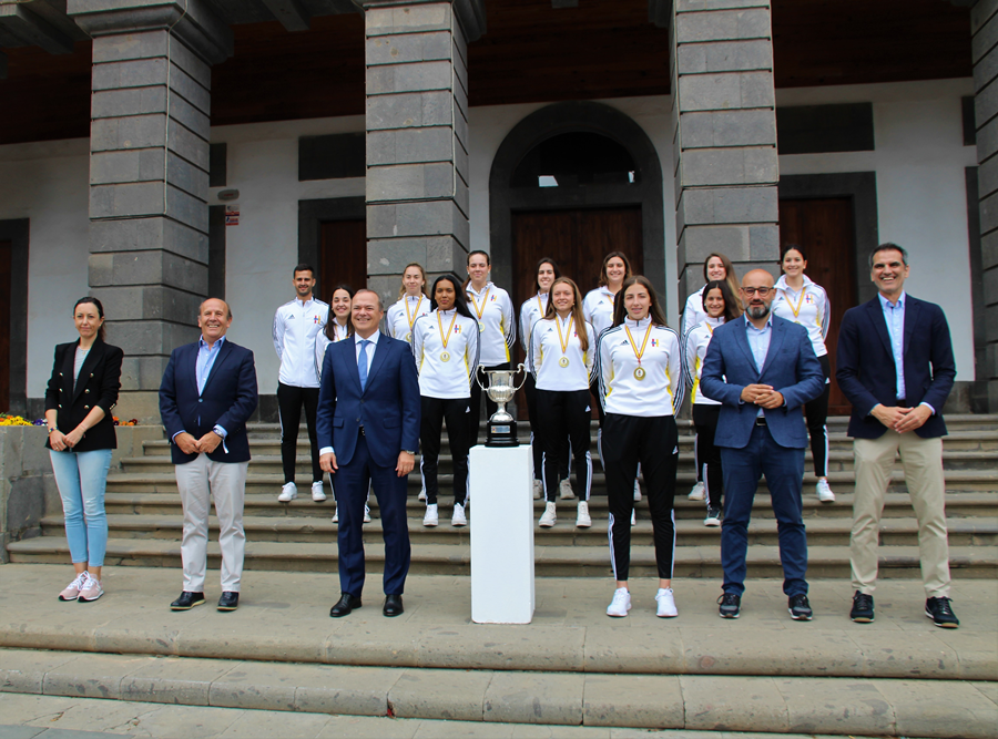 El Ayuntamiento felicita al Club Deportivo Heidelberg tras lograr el ascenso a la máxima categoría del voleibol femenino