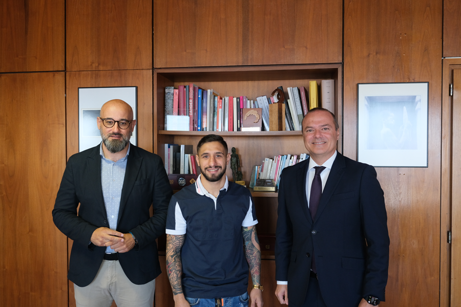 El Ayuntamiento brinda todo su apoyo al boxeador grancanario Samuel Carmona en su próximo combate por el título mundial mosca
