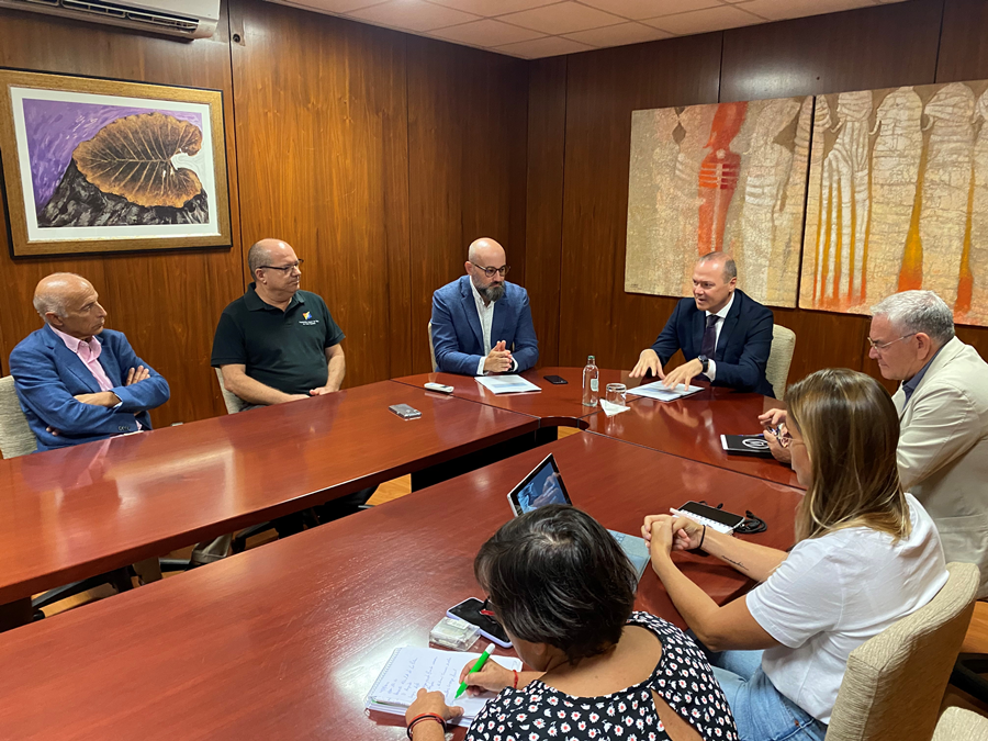 El Ayuntamiento se compromete a liderar el proyecto del Centro Náutico-Pesquero de San Cristóbal