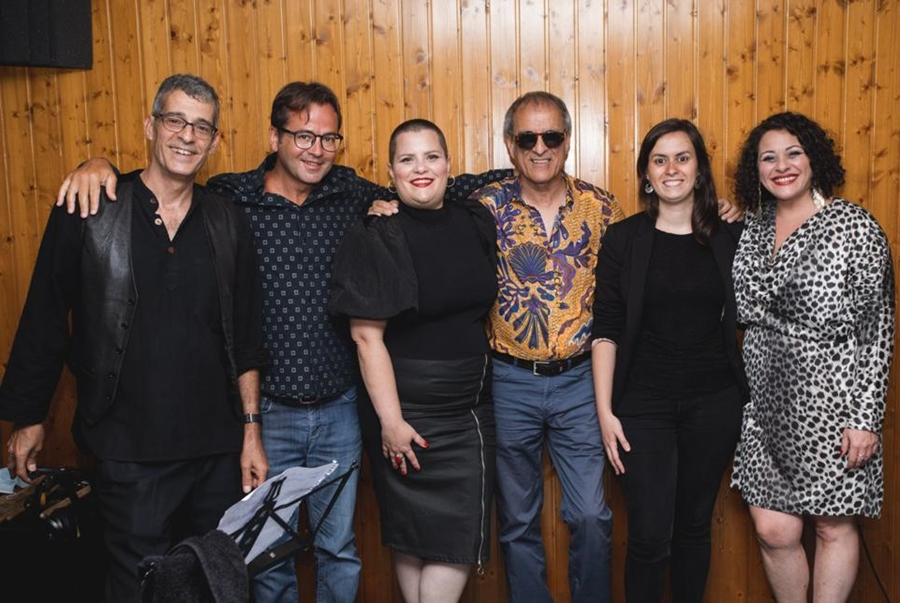 El patio del Quegles despide hasta el próximo otoño su programación cultural con un 'viaje musical'