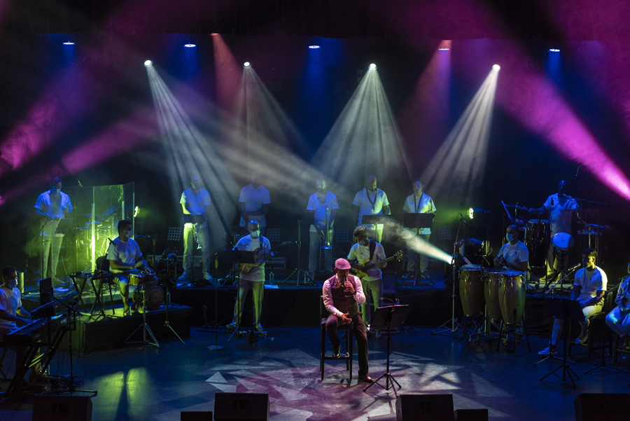 El Carnaval subirá la bilirrubina con «Te regalo una rosa», Tributo a Juan Luis Guerra