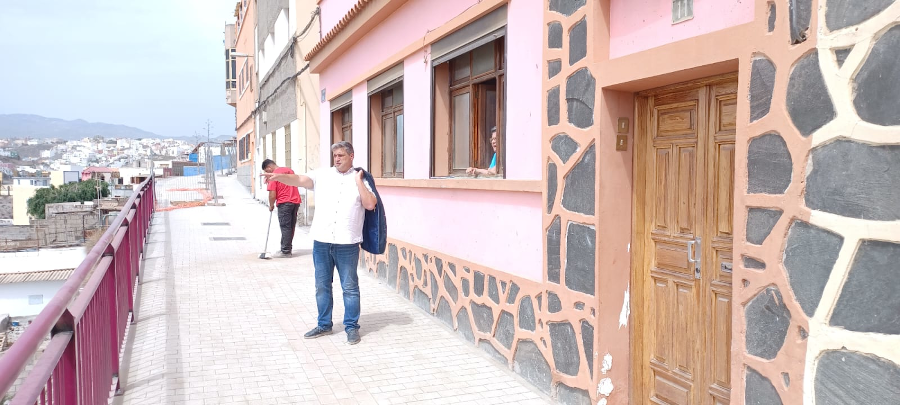 El Ayuntamiento avanza en las obras de  arreglo de un muro de contención en la calle Teide, en el barrio de San Nicolás